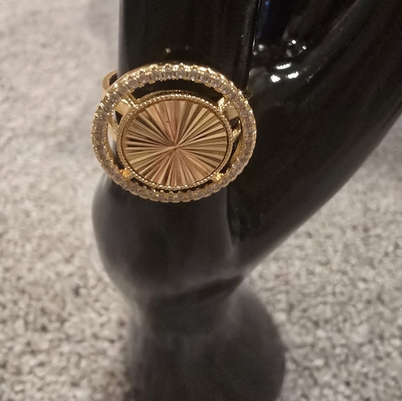 21kgp Dubai Jewelry - Elegant Gold and Silver Women's Ring - Picture 2 of 5